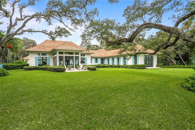 back of house featuring a yard