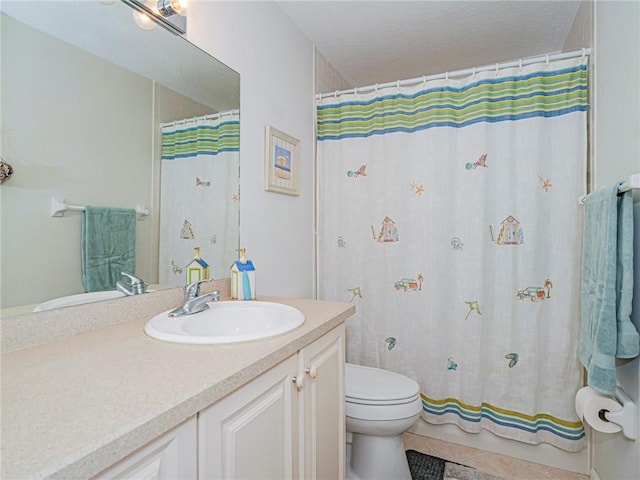 full bath featuring toilet, a textured ceiling, vanity, a shower with curtain, and tile patterned floors