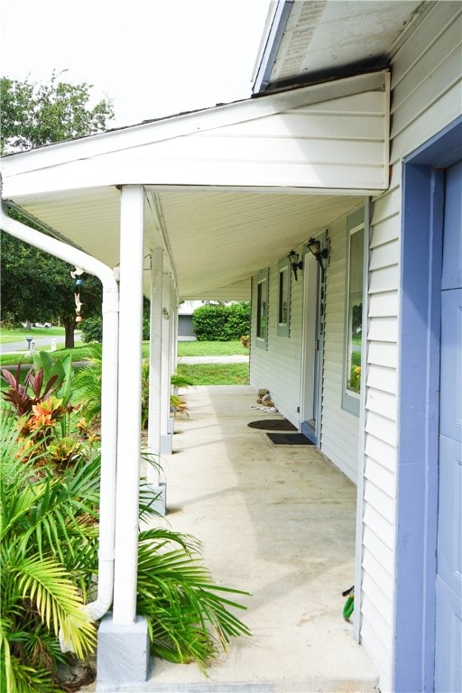 view of patio / terrace with covered porch