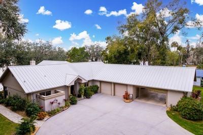 ranch-style house featuring a garage