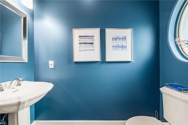 bathroom featuring toilet and sink