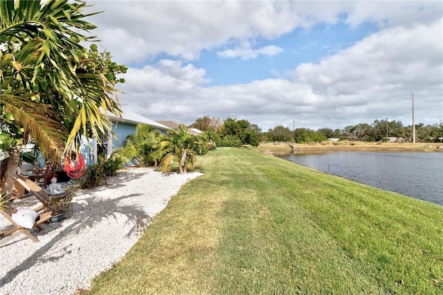 view of yard featuring a water view