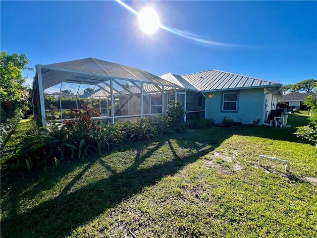 view of yard with a lanai