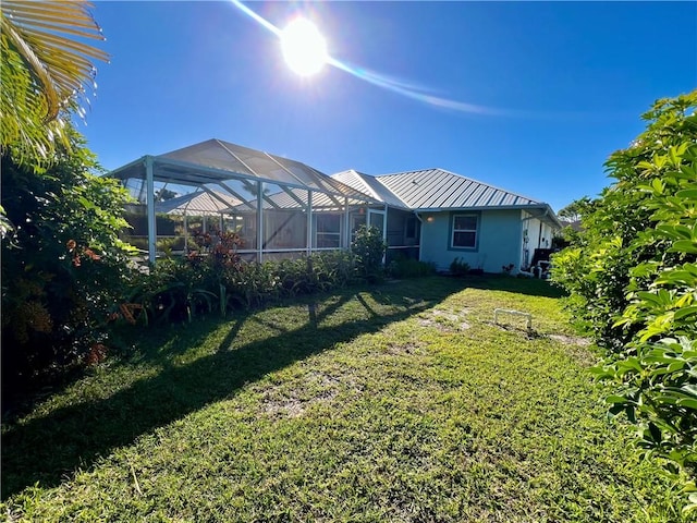 view of yard with a lanai