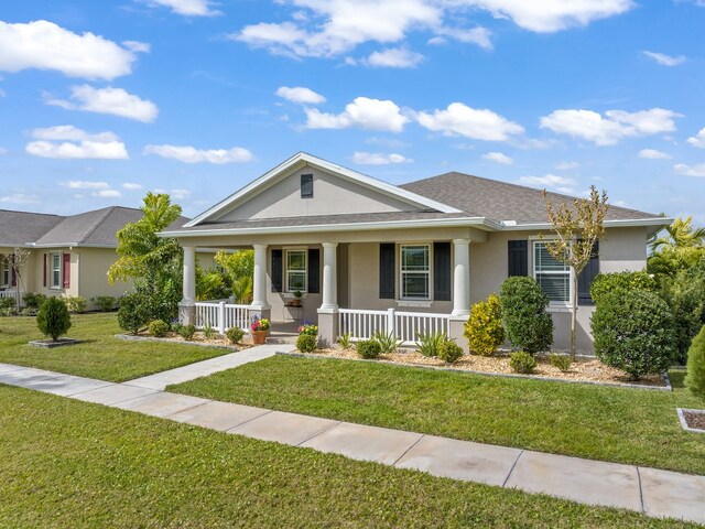 view of front of property featuring a front yard and covered porch