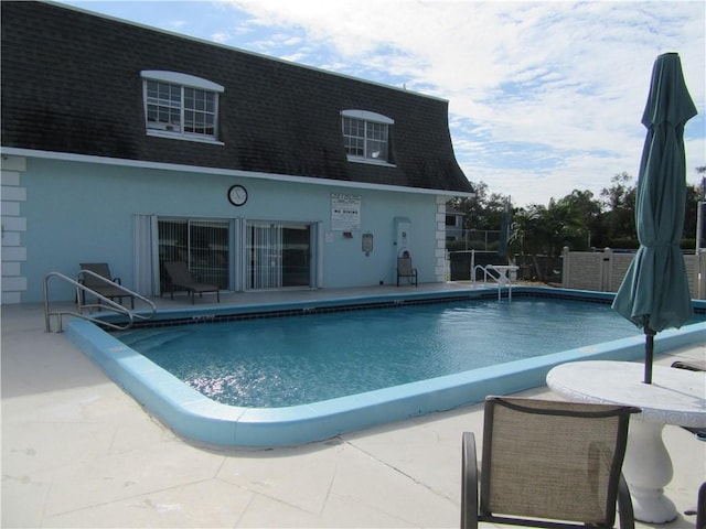 view of swimming pool featuring a patio