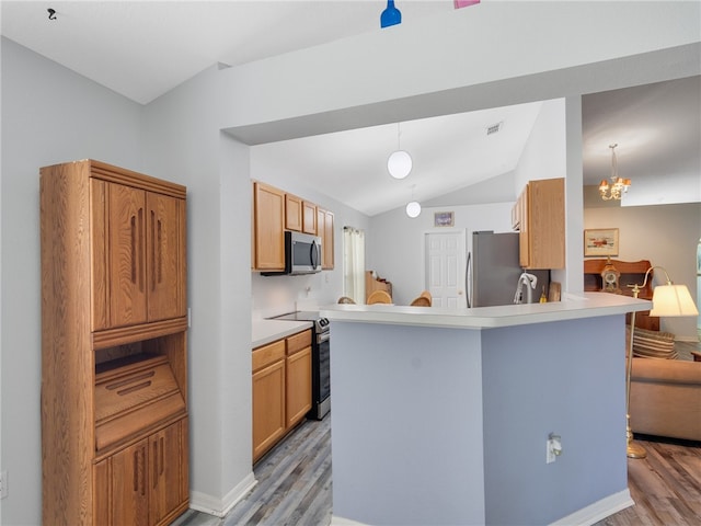 2540 12th Sq SW, Vero Beach, FL 32968 - kitchen featuring stainless steel appliances, light wood-style floors, lofted ceiling, a peninsula, and light countertops