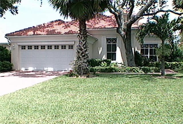 view of front of house with a front lawn and a garage