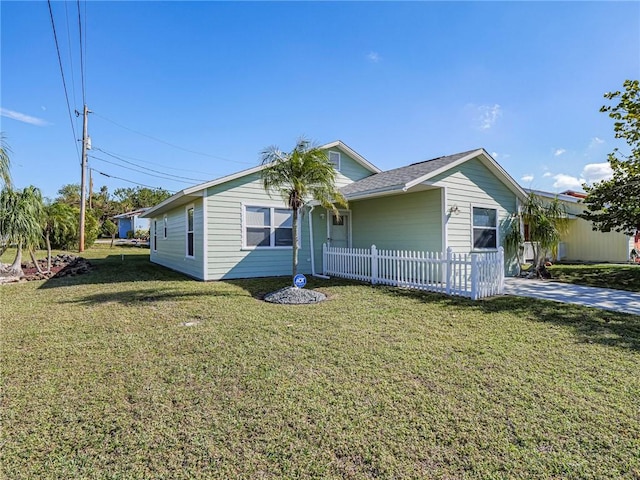 view of front of property with a front yard