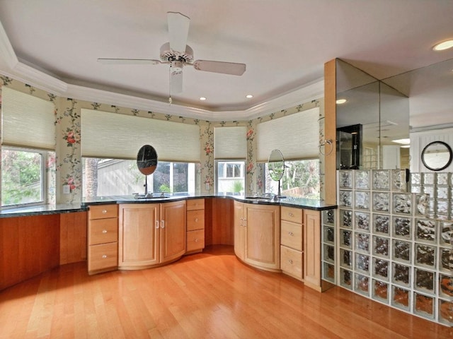 full bath featuring crown molding, recessed lighting, a ceiling fan, vanity, and wood finished floors