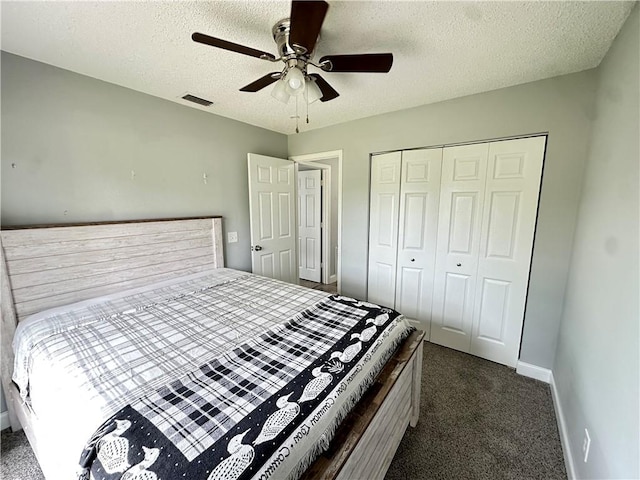 bedroom with dark carpet, a textured ceiling, ceiling fan, and a closet