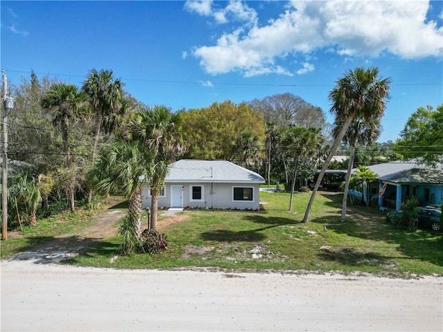 view of front of house with a front yard