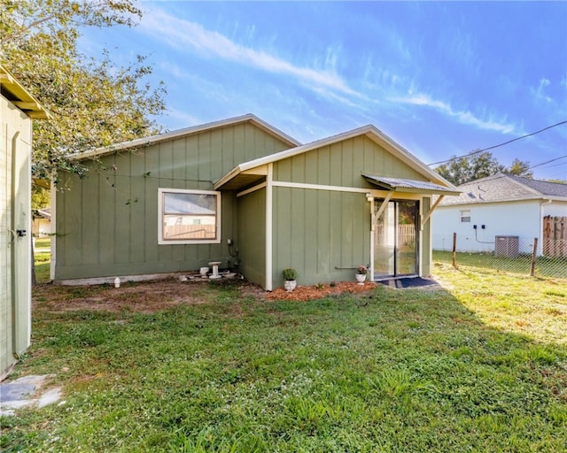 exterior space featuring a front yard