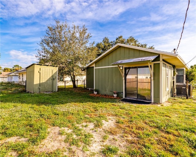 view of yard with a storage shed