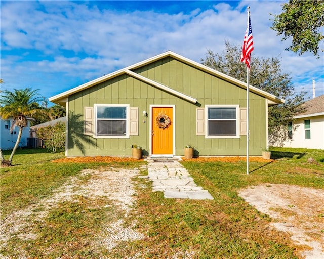 bungalow-style house featuring a front yard