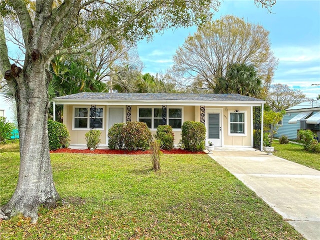 single story home featuring a front yard