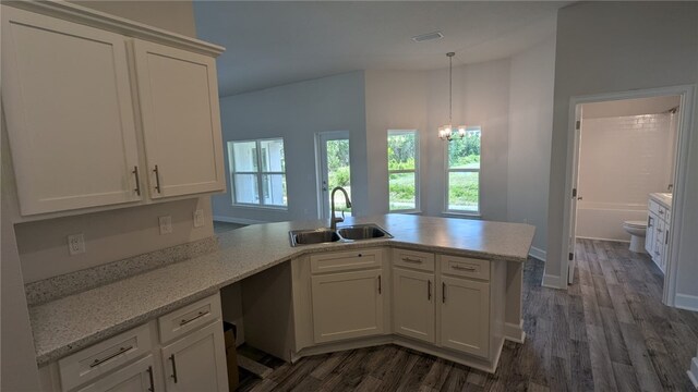 532 S Easy St, Sebastian, FL 32958 - kitchen featuring a sink, white cabinetry, healthy amount of natural light, and a peninsula