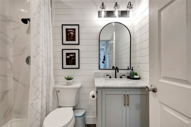 bathroom featuring curtained shower, vanity, and toilet