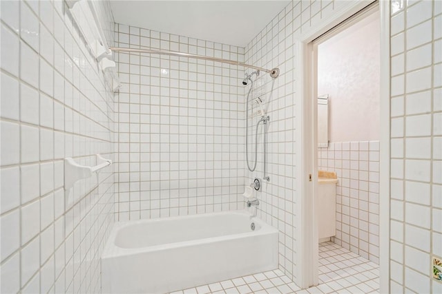 1401 Saint Davids Ln, Vero Beach, FL 32967 - full bath featuring tile walls, tile patterned floors, and washtub / shower combination