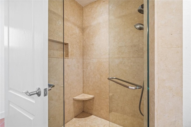 1401 Saint Davids Ln, Vero Beach, FL 32967 - bathroom featuring tiled shower