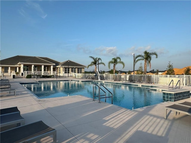 4131 Keeson Cir, Vero Beach, FL 32967 - community pool with a patio