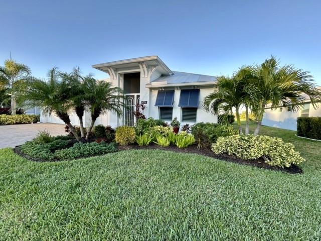 view of front of home with a front lawn