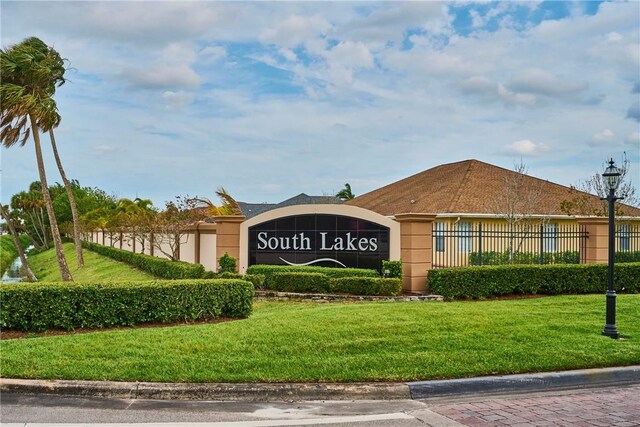 1110 Southlakes Way SW, Vero Beach, FL 32968 - swimming pool featuring a patio, outdoor dining space, and glass enclosure