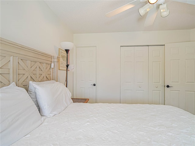 bedroom with a textured ceiling, ceiling fan, and a closet