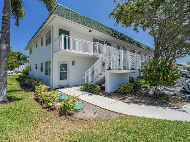 view of front of house with a front yard