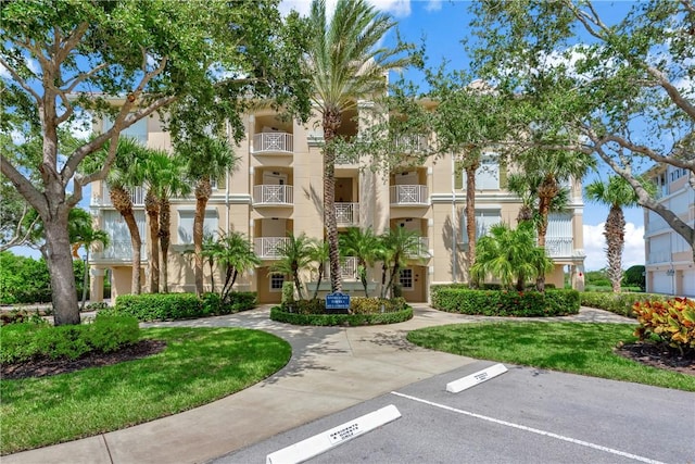 4878 S Harbor Dr Unit 301, Vero Beach, FL 32967 - view of property featuring uncovered parking