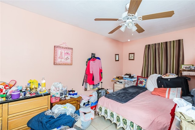 bedroom with ceiling fan