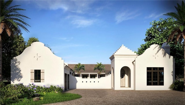 524 Bay Dr, Vero Beach, FL 32963 - view of front facade with stucco siding, driveway, a garage, and fence