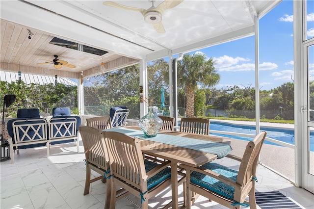 sunroom with ceiling fan