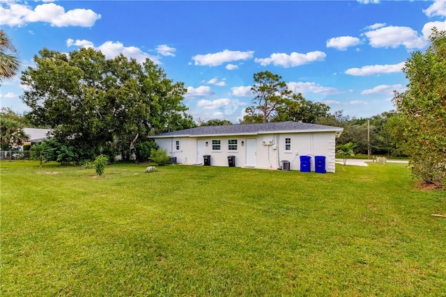 back of house featuring a yard