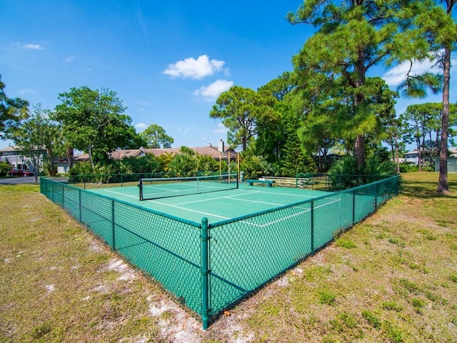 636 Centre Ct SW Unit 102, Vero Beach, FL 32962 - view of tennis court