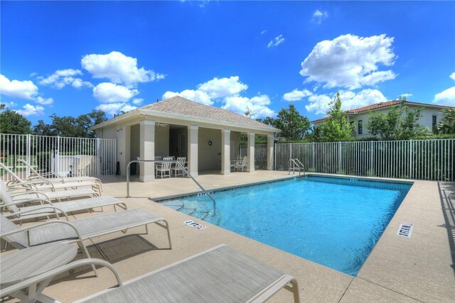 6005 Bella Rosa Ln, Vero Beach, FL 32966 - community pool with a patio