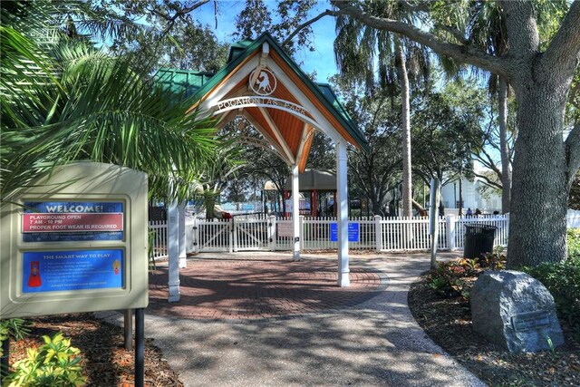 6005 Bella Rosa Ln, Vero Beach, FL 32966 - surrounding community with a gate
