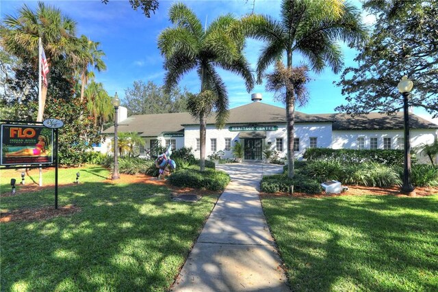 6005 Bella Rosa Ln, Vero Beach, FL 32966 - view of front of property with a front yard