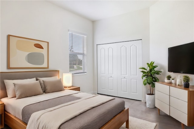 bedroom featuring a closet