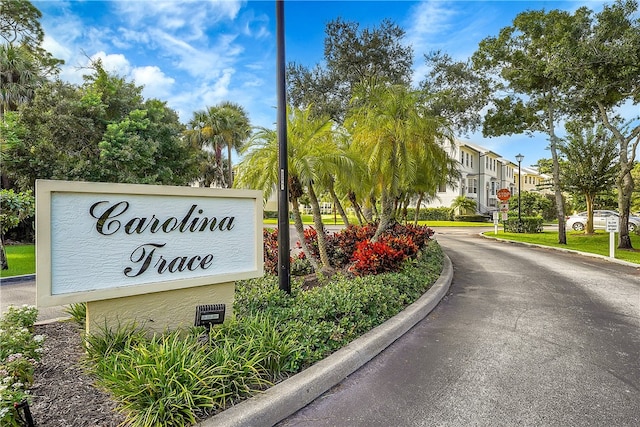 view of community / neighborhood sign