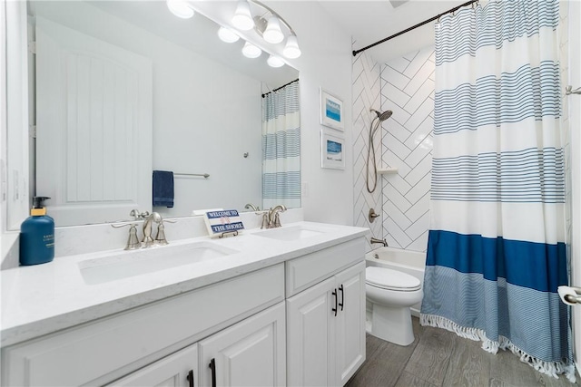 6354 Arcadia Sq, Vero Beach, FL 32966 - bathroom featuring double vanity, toilet, shower / bath combination with curtain, and wood finished floors