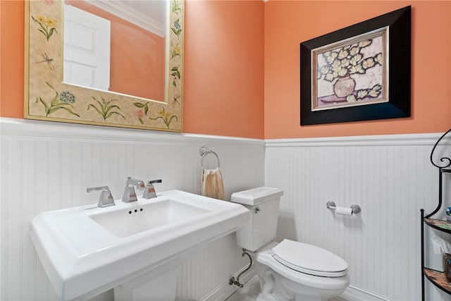 bathroom featuring toilet and sink