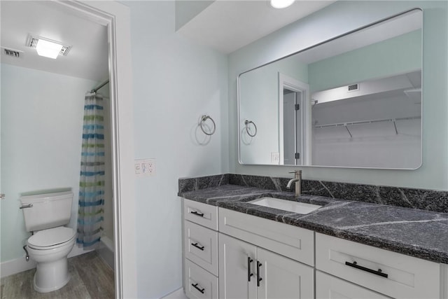 12 Plantation Dr Unit 104, Vero Beach, FL 32966 - full bathroom featuring wood finished floors, vanity, baseboards, toilet, and curtained shower