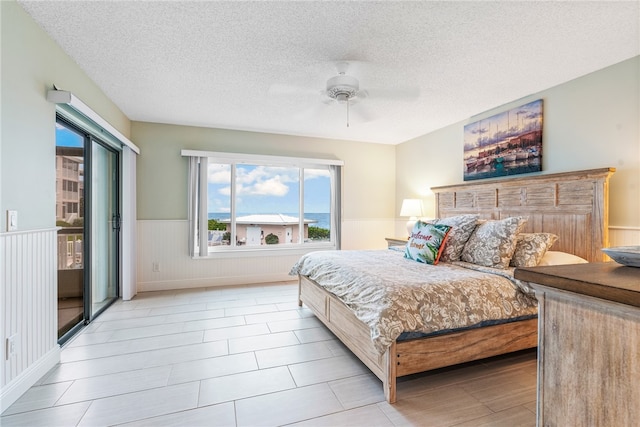 bedroom featuring a textured ceiling and ceiling fan