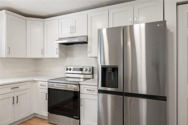 725 Wentworth St, Sebastian, FL 32958 - kitchen featuring stainless steel appliances, under cabinet range hood, light countertops, white cabinetry, and a textured ceiling