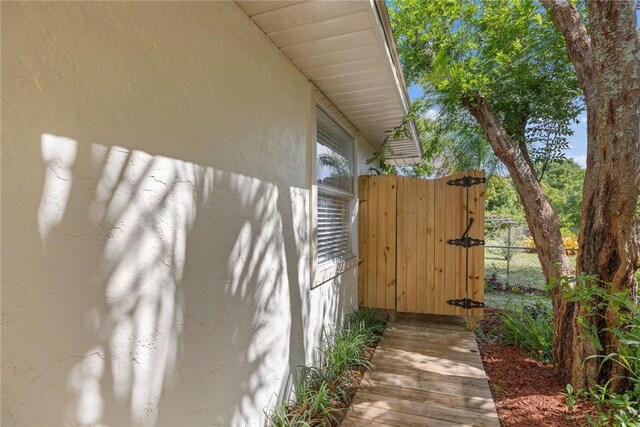 725 Wentworth St, Sebastian, FL 32958 - view of side of property featuring stucco siding