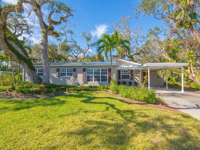 view of front facade featuring a front lawn and a carport