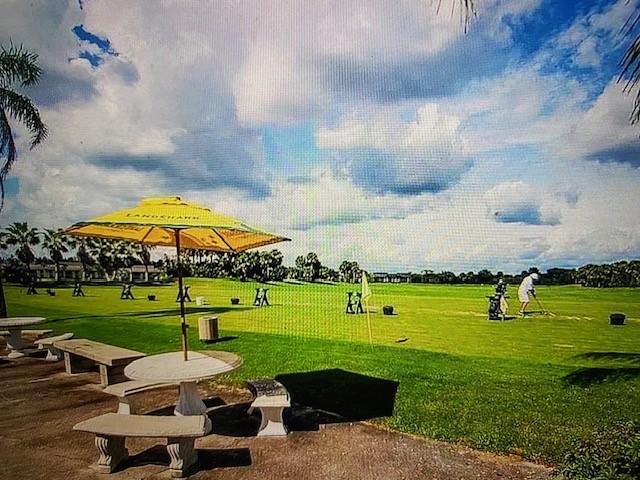 30 Plantation Dr Unit 104, Vero Beach, FL 32966 - surrounding community featuring a lawn