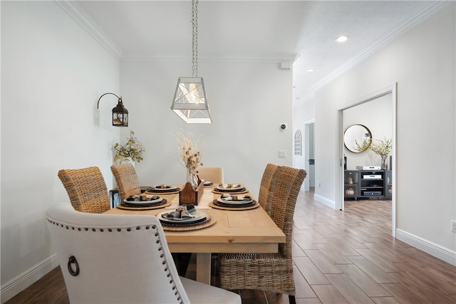 dining space featuring ornamental molding