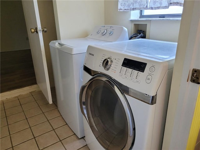 laundry room featuring independent washer and dryer, laundry area, and light tile patterned floors